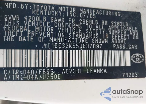 2005 Toyota Camry Le z USA, uszkodzony, nr VIN 4T1BE32K55U637097